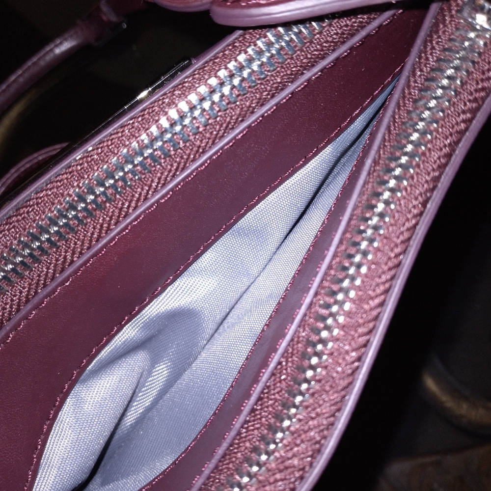 🔇 Sale $90 TUMI Gallery Crossbody - Picture 10 of 16